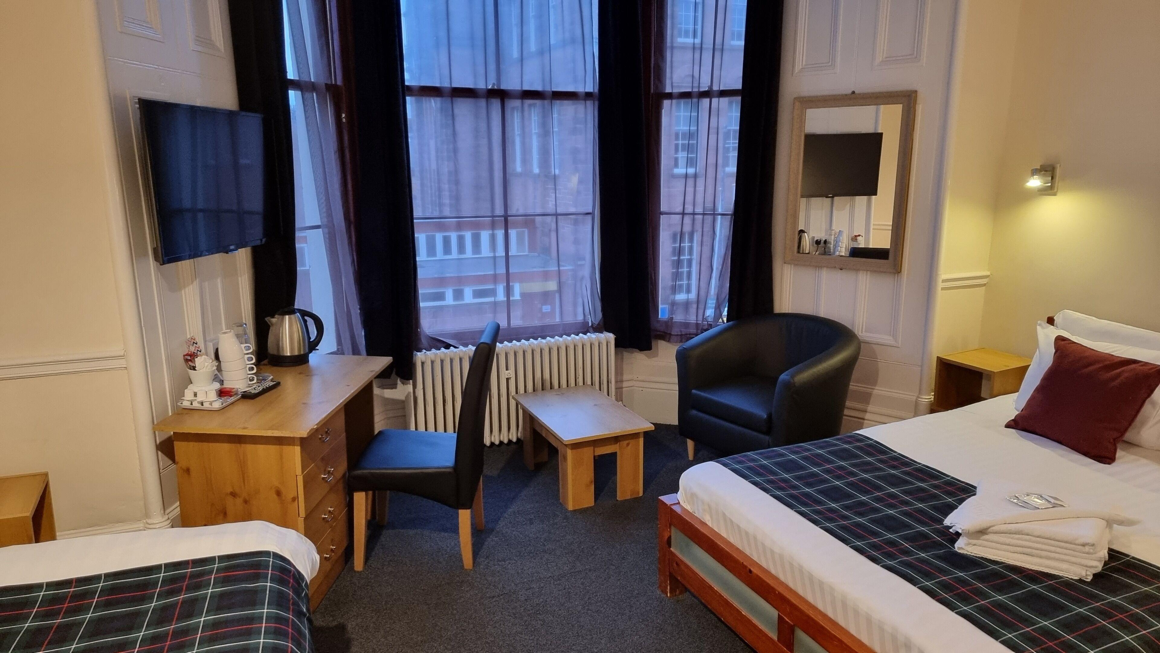 The Hampton Court Guesthouse - Glasgow
